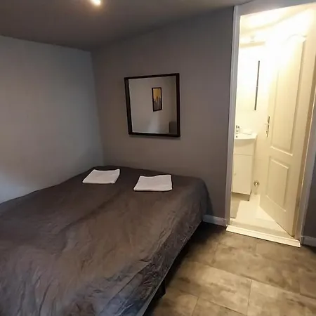 Apartment Hi-bp Garden Batsanyi Tiny House Near The Train With Free Parking *