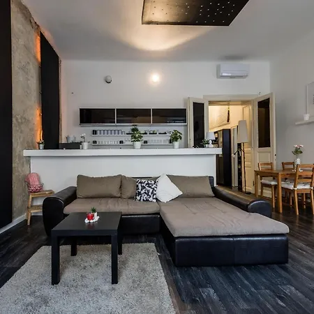 Spacious Almassy Budapest