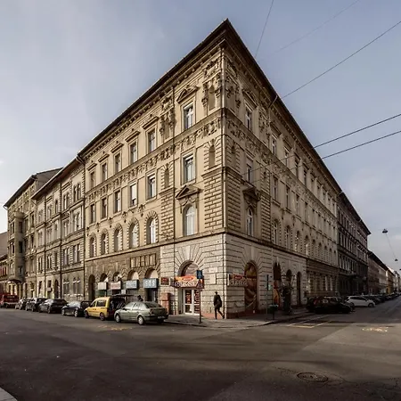 Spacious Almassy Budapest