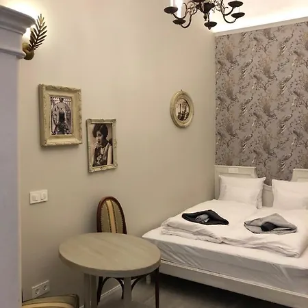 In Iv. * Budapest