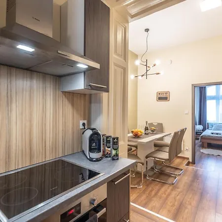 Wiky's With 3bathrooms Apartment *