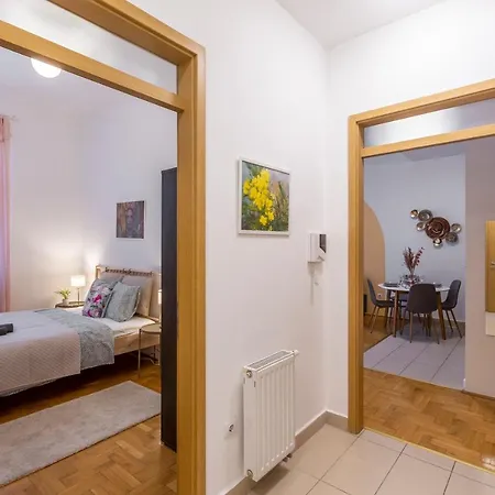 Gozdsu Downtown Cozy Vibe By Azg * Budapest