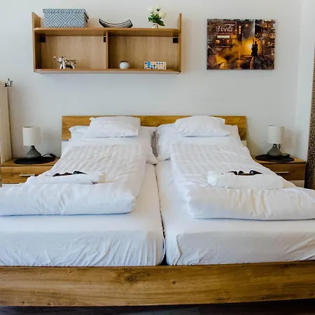 Apartman Parliament Side Escape With Complimentary Parking