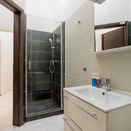 Apartment Modernized At Kiraly 51