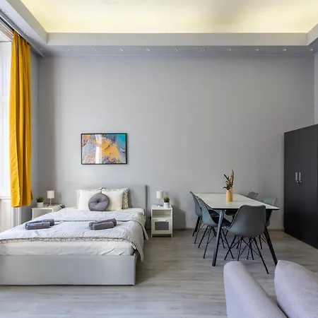 Apartment Downtown In The Heart Of