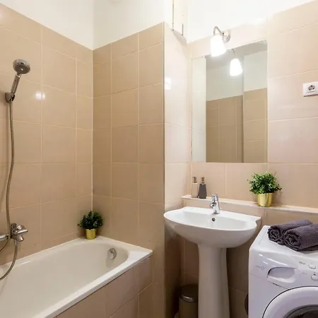 Downtown Cozy In The Gozsdu Garden Apartment Budapest