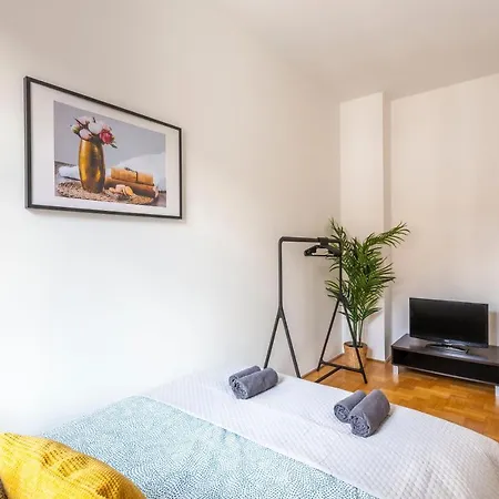 Downtown Cozy In The Gozsdu Garden Apartment Budapest