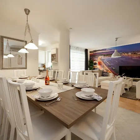 Gde Hollo Budapest