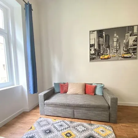 Raday Street, Spacious, Modern Apartment