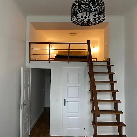 Raday Street, Spacious, Modern Apartment