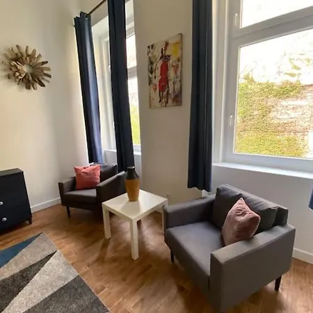 Raday Street, Spacious, Modern Apartment *