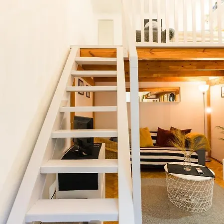 Lovely Little Loft In The Heart Of Apartment *