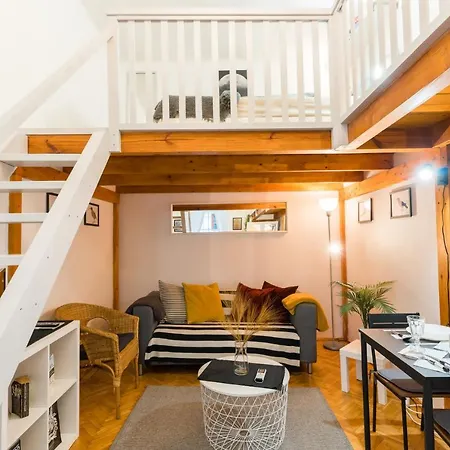 Lovely Little Loft In The Heart Of