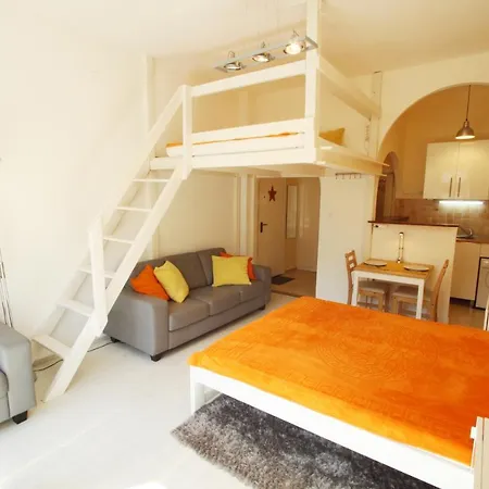 Apartment Sunny With Balcony In Party District Budapest