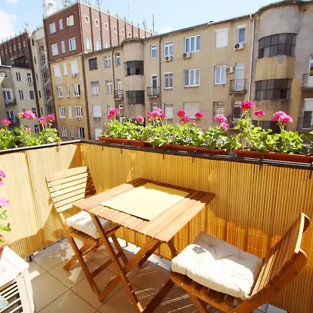 Sunny With Balcony In Party District Budapest
