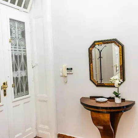 Luxury Downtown 3 Bedroom By Synagoge With Beautiful View Apartment Budapest