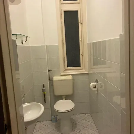 Apartment Elegance In The Heart Budapest