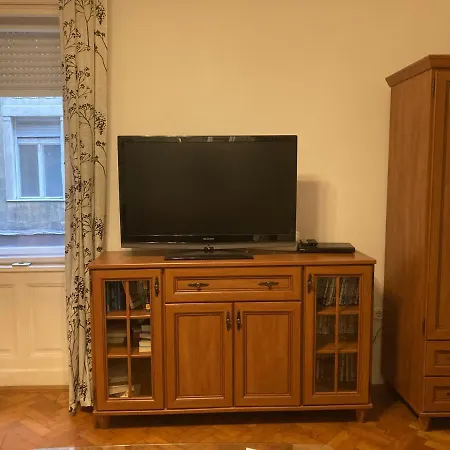 Apartment Elegance In The Heart Budapest