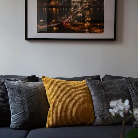 Downtown Cozy In The Gozsdu Garden Apartment