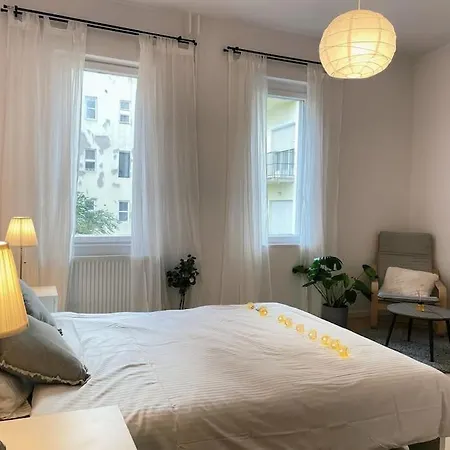 Deak Charming Apa With Balcony Budapest