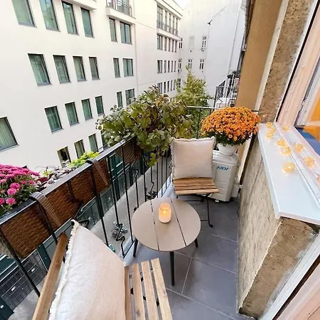 Deak Charming Apa With Balcony