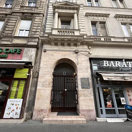 Exclusive New York In The Heart Of Будапешт