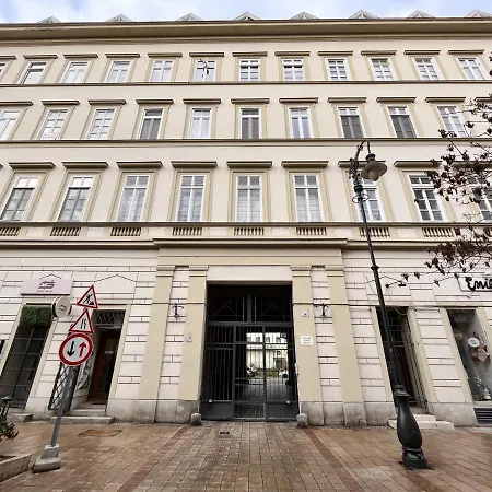 Luxury Quentin 3 Bedrm, 2 Bathrm * Budapest