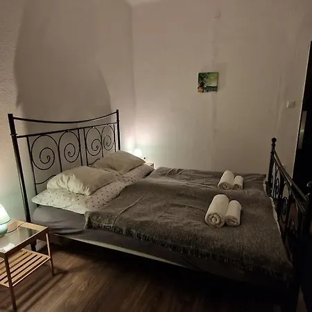 Perfect Located Flat With Gametable Apartment *