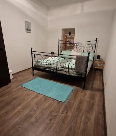 Perfect Located Flat With Gametable Apartment *