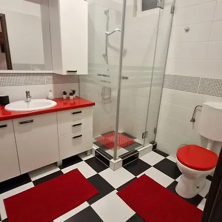 Perfect Located Flat With Gametable Apartment *