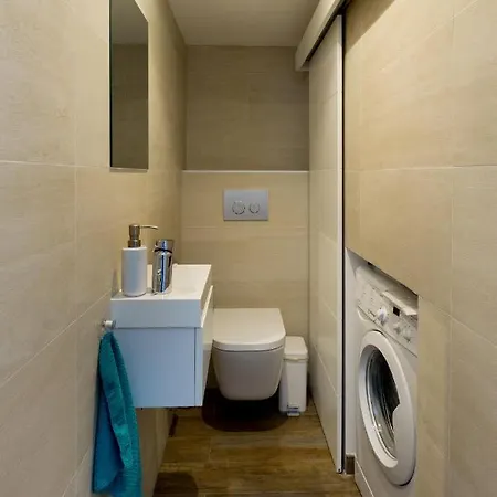 Square 2 Bedrooms - Michaelides Voeroesmarty Square Residences *