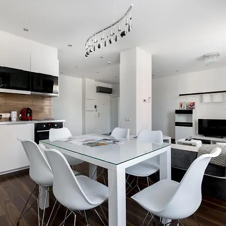 Square 2 Bedrooms - Michaelides Voeroesmarty Square Residences Appartamento