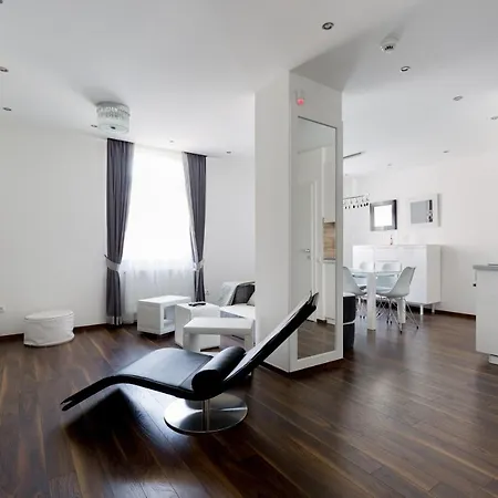 Square 2 Bedrooms - Michaelides Voeroesmarty Square Residences Appartamento