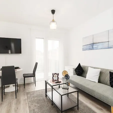 Apartment Sweet & Spicy - Brand New With Balcony