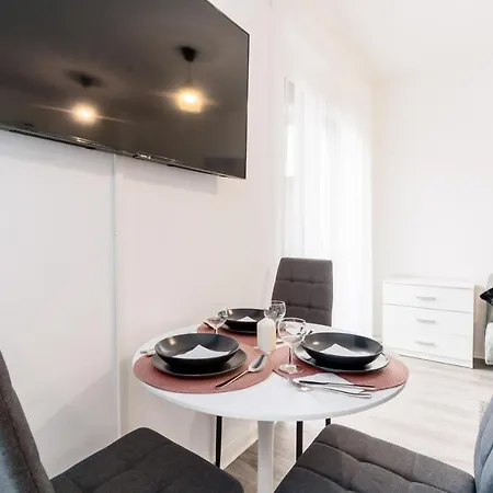 Apartment Sweet & Spicy - Brand New With Balcony *