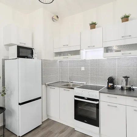 Sweet & Spicy - Brand New With Balcony Apartment