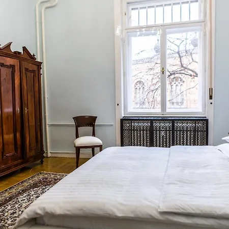 Luxury Downtown 3 Bedroom By Synagoge With Beautiful View * Budapest