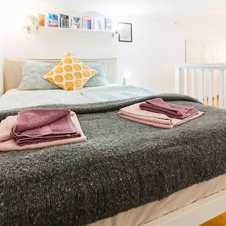 Lovely Little Loft In The Heart Of Lägenhet *