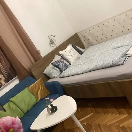 Apartment Jewelry Box In Budapest