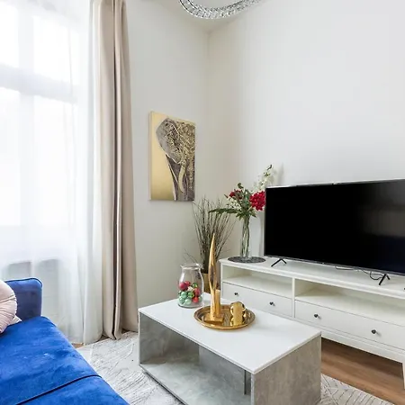 Explore From A Luxurious Cozy Budapest