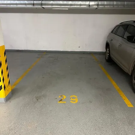 Break - Private Garage, Ac, Balcony *