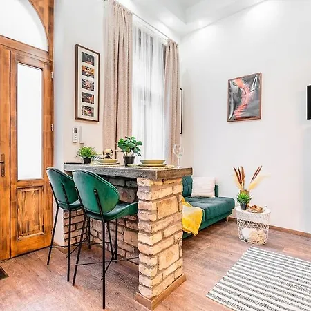 Brenda Design * Budapest