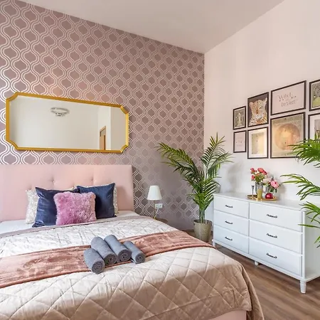 Apartment Explore From A Luxurious Cozy *