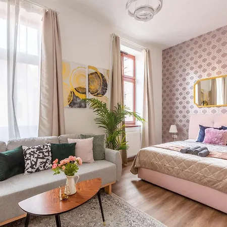 Apartment Explore From A Luxurious Cozy