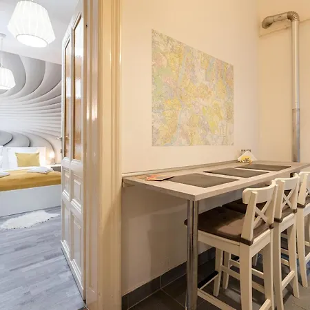 Theresa Loop Apartment *