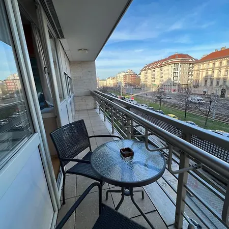Apartment Luxury Dunapest With Spa And Pool