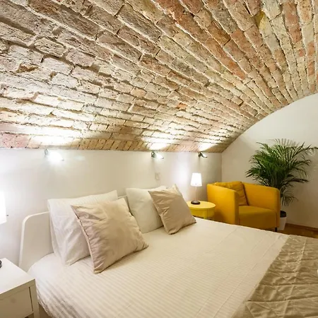Modern Stylish @ Superb Location Apartment