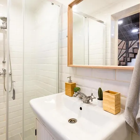 Modern Stylish @ Superb Location
