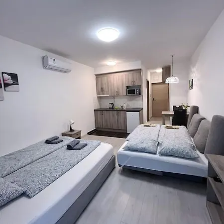 Apartment Corvin Cozy With Balcony309 Budapest