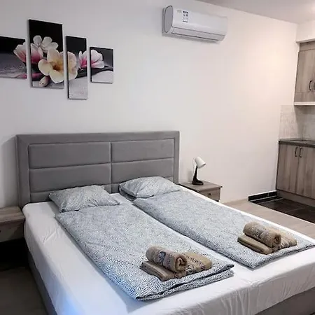 Corvin Cozy With Balcony309 *